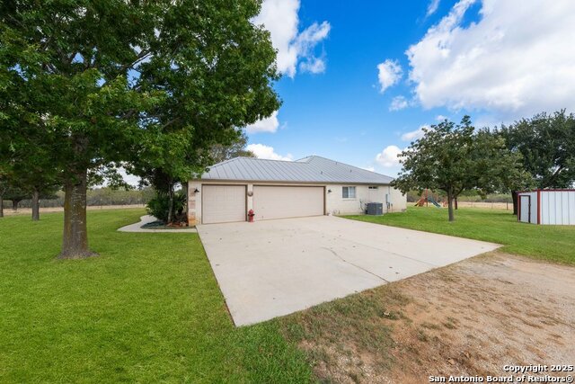 Image 25 of 50 For 2425 Elm Creek