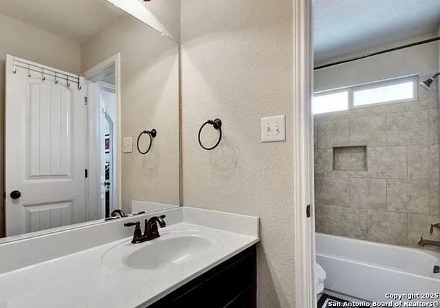 Image 15 of 20 For 929 Resaca