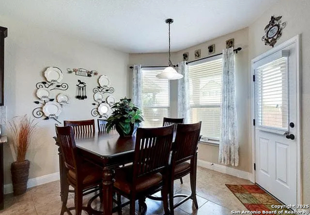 Image 7 of 20 For 929 Resaca