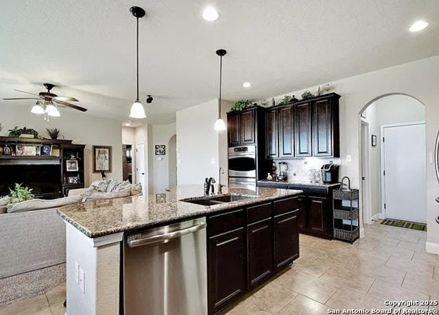 Image 8 of 20 For 929 Resaca