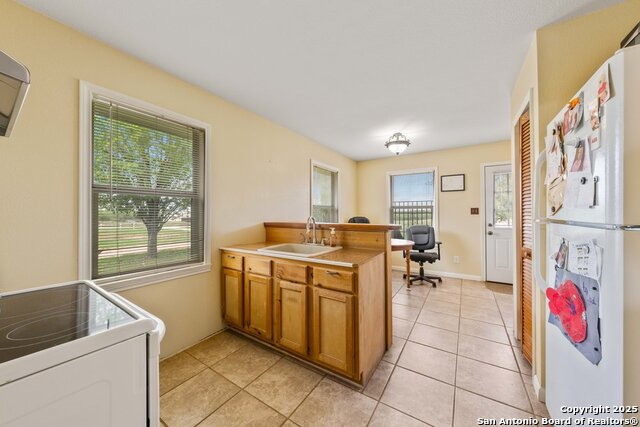 Listing photo id 8 for 14830 Fm 1346