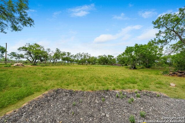 Listing photo id 13 for 14830 Fm 1346