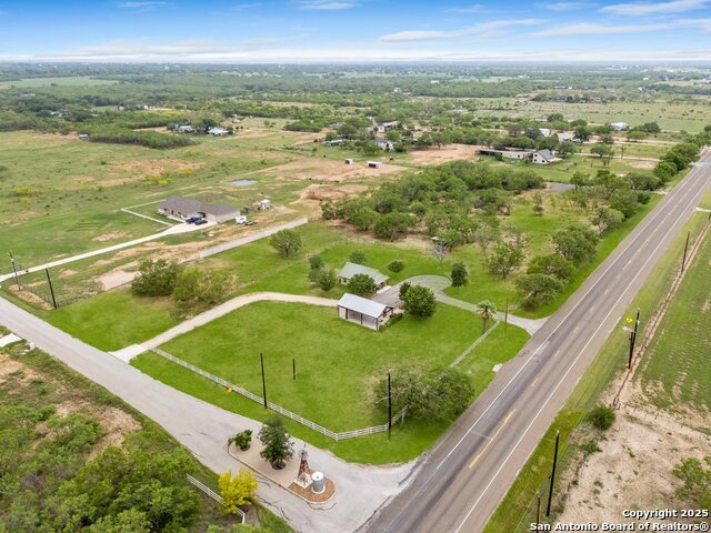 Listing photo id 24 for 14830 Fm 1346