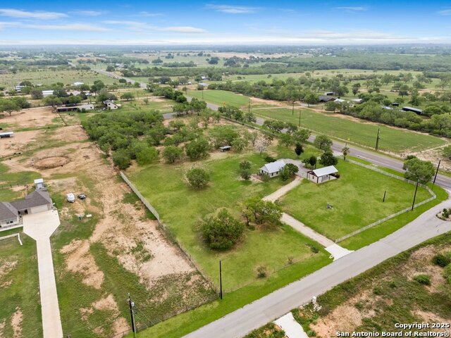 Listing photo id 25 for 14830 Fm 1346