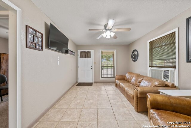 Listing photo id 5 for 14830 Fm 1346