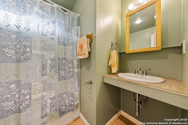 Listing photo id 7 for 14830 Fm 1346