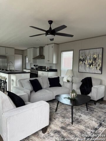 Image 2 of 16 For 15953 Flores Curve