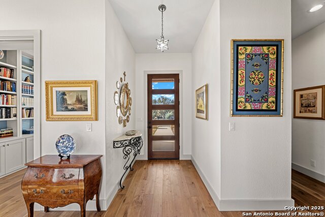 Listing photo id 8 for 1025 Comanche Hills