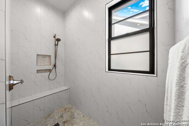 Listing photo id 17 for 1025 Comanche Hills