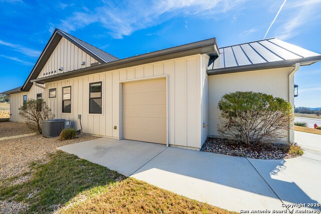 Listing photo id 25 for 1025 Comanche Hills