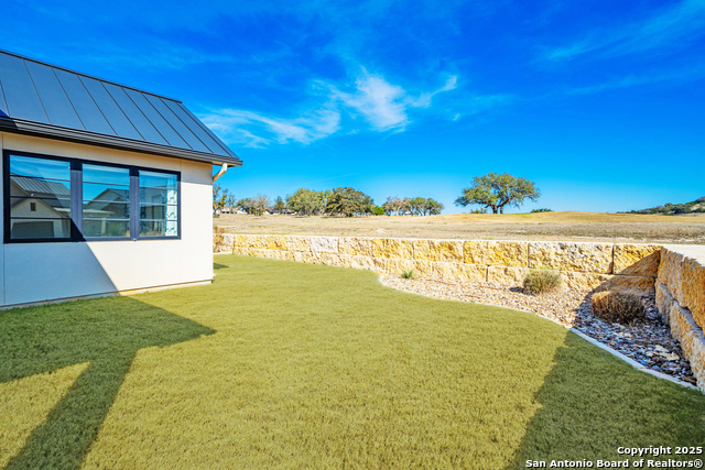 Listing photo id 27 for 1025 Comanche Hills