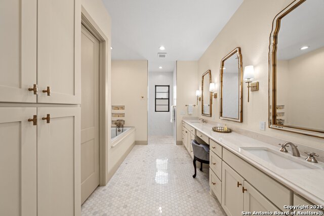 Listing photo id 2 for 1025 Comanche Hills