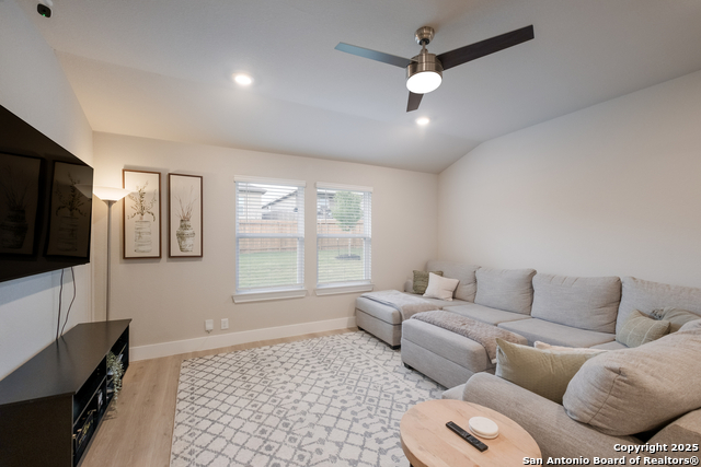 Image 10 of 24 For 5609 Jewel Curve