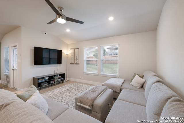 Image 11 of 24 For 5609 Jewel Curve