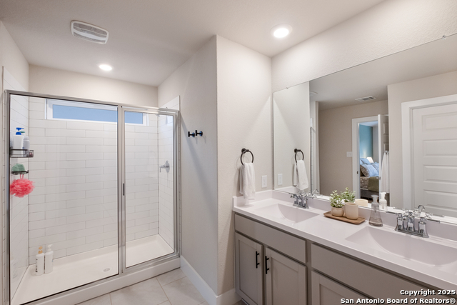 Image 15 of 24 For 5609 Jewel Curve