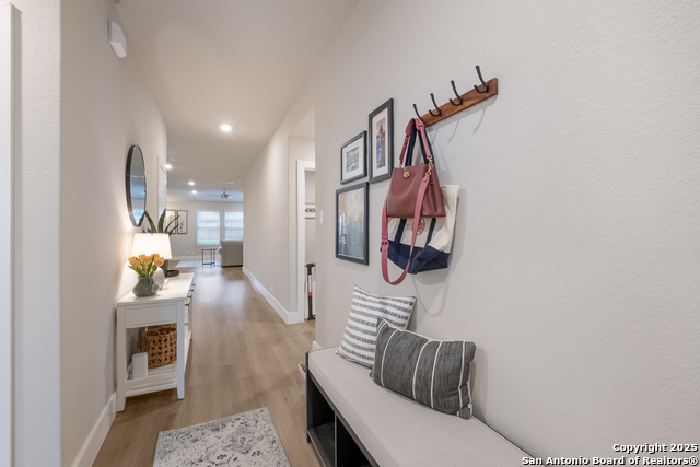 Image 4 of 24 For 5609 Jewel Curve