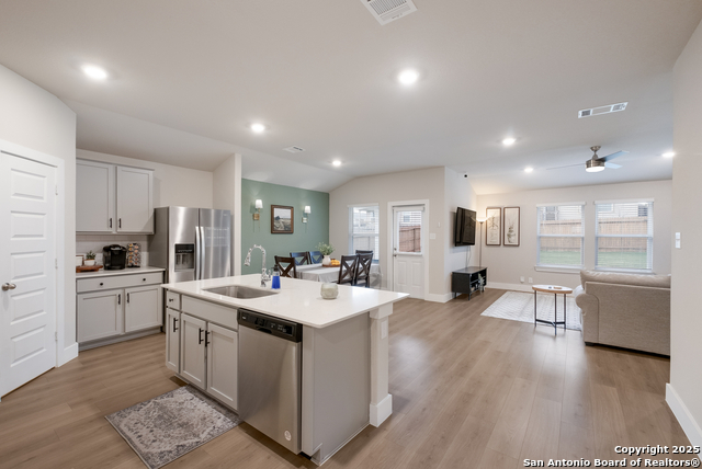 Image 5 of 24 For 5609 Jewel Curve