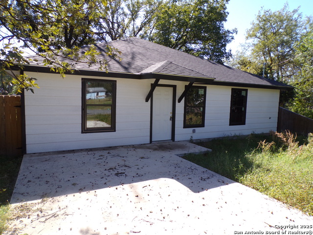 Details for 705 Cargile W, Uvalde, TX 78801