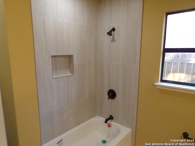 Image 11 of 11 For 705 Cargile W