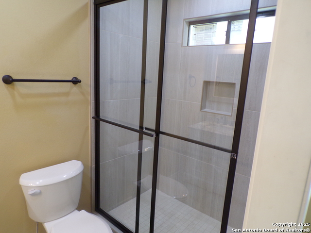 Image 6 of 11 For 705 Cargile W