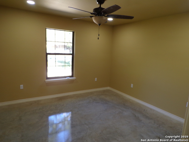 Image 9 of 11 For 705 Cargile W