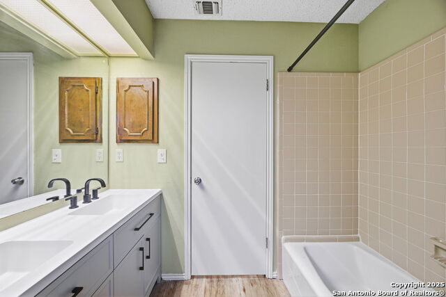 Image 15 of 20 For 13814 Brook Hollow