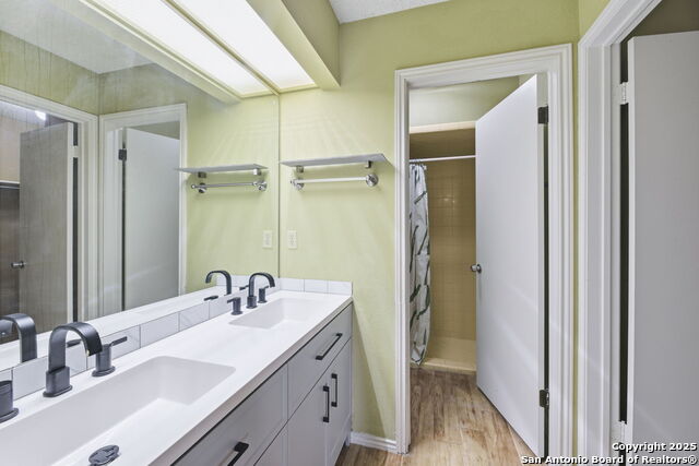 Image 18 of 20 For 13814 Brook Hollow