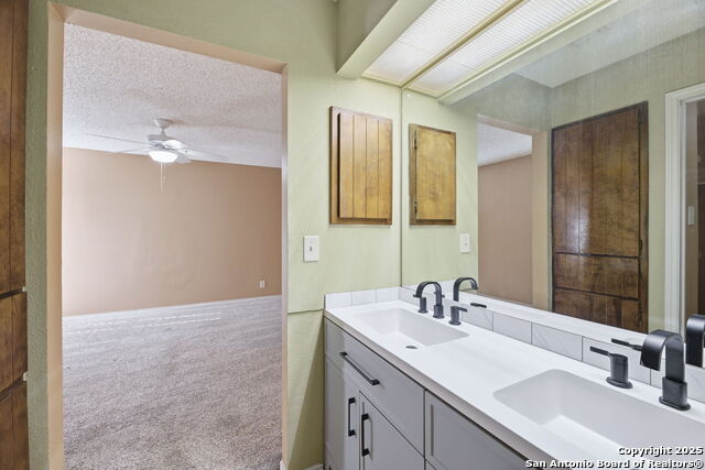 Image 19 of 20 For 13814 Brook Hollow