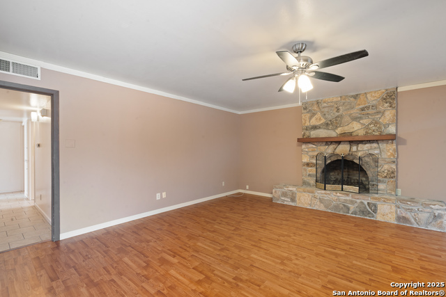 Listing photo id 11 for 203 Margaret