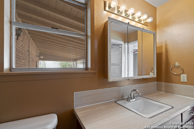 Listing photo id 26 for 203 Margaret