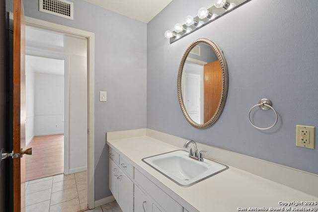 Listing photo id 32 for 203 Margaret