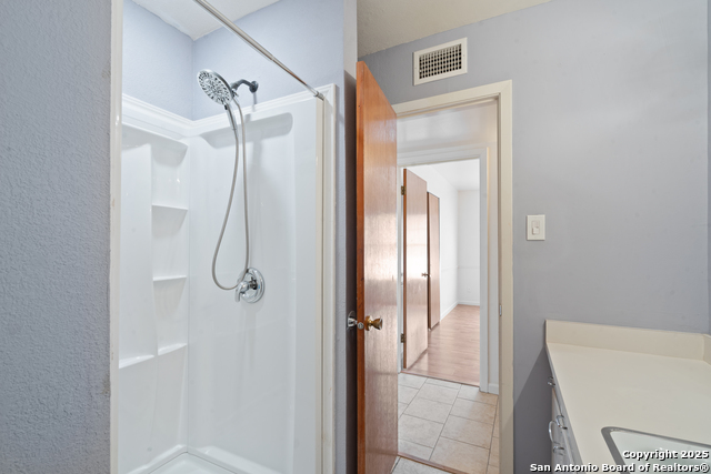 Listing photo id 33 for 203 Margaret