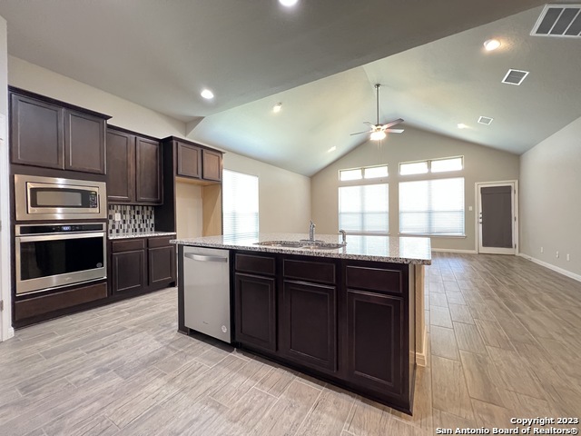 Listing photo id 6 for 3210 Genting