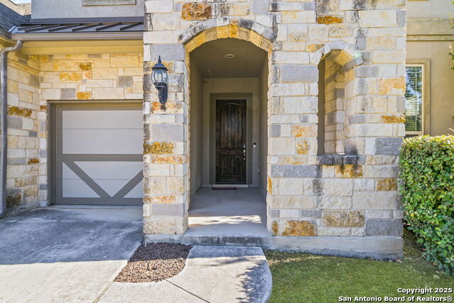 Listing photo id 1 for 744 Mesa Verde