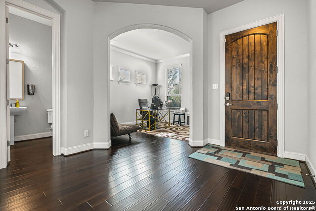 Listing photo id 2 for 744 Mesa Verde