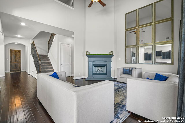 Listing photo id 6 for 744 Mesa Verde