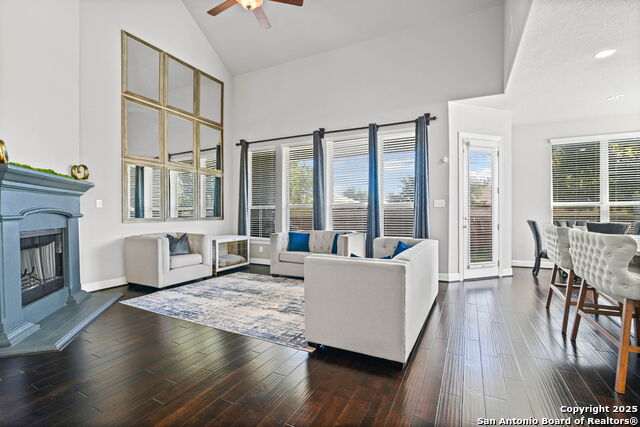 Listing photo id 7 for 744 Mesa Verde