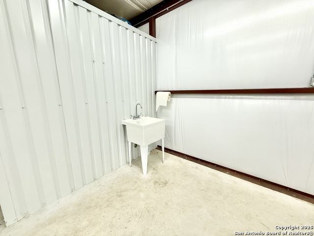 Listing photo id 4 for 1906 Avenue T  1