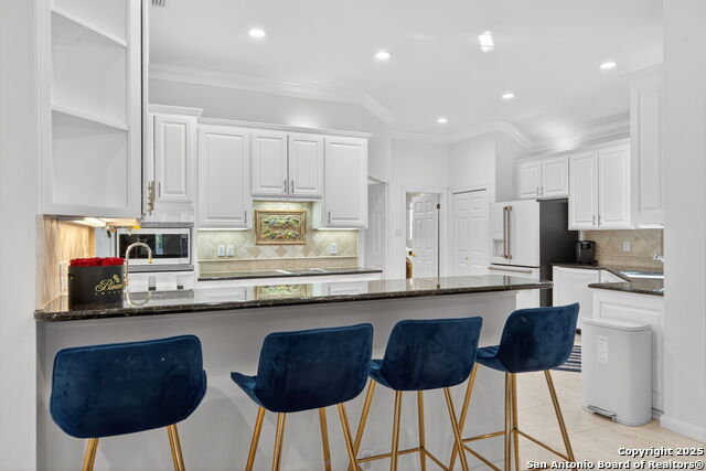 Image 13 of 29 For 6 Regent Arms