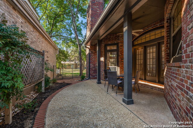 Image 21 of 29 For 6 Regent Arms