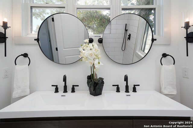 Image 17 of 56 For 419 Mesquite St N