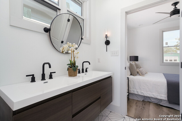 Image 23 of 56 For 419 Mesquite St N