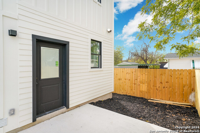 Image 30 of 56 For 419 Mesquite St N