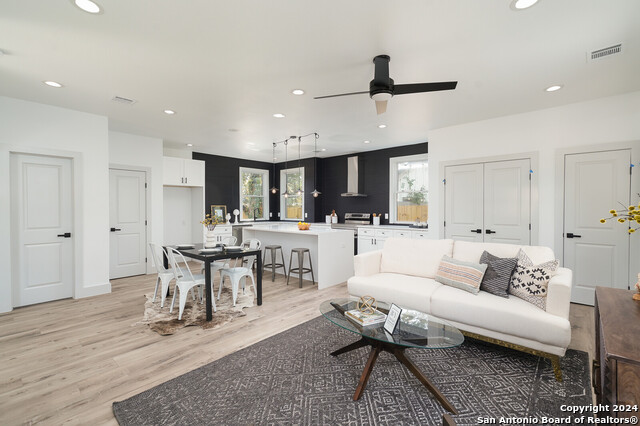 Image 7 of 56 For 419 Mesquite St N