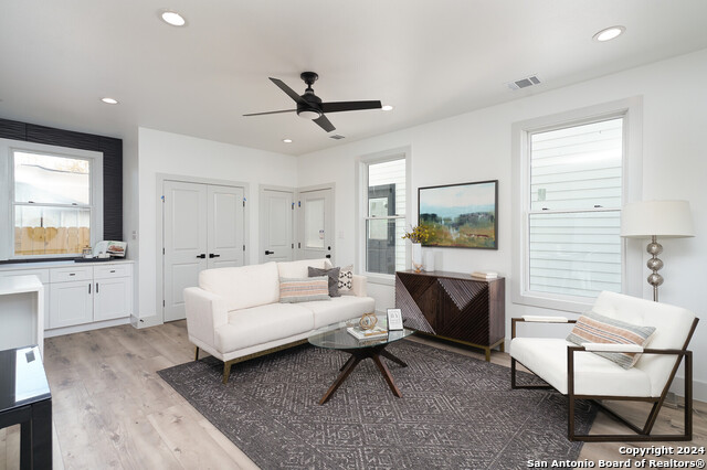 Image 8 of 56 For 419 Mesquite St N