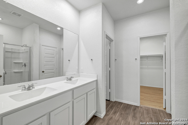 Image 18 of 33 For 5719 Hematite Rim