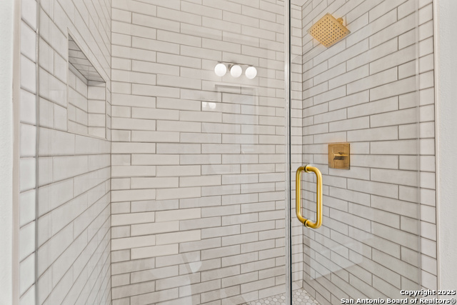 Image 12 of 21 For 534 Brightwood Pl