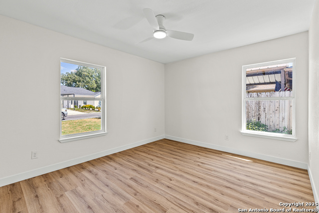 Image 8 of 21 For 534 Brightwood Pl