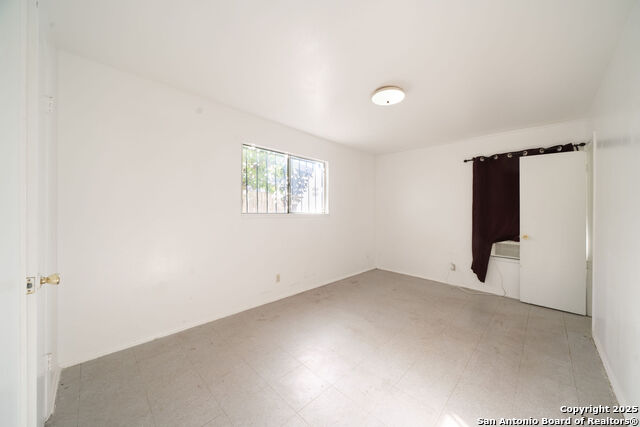 Image 10 of 25 For 5135 Village Lawn