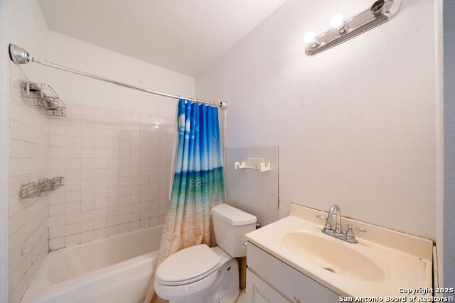 Image 11 of 25 For 5135 Village Lawn